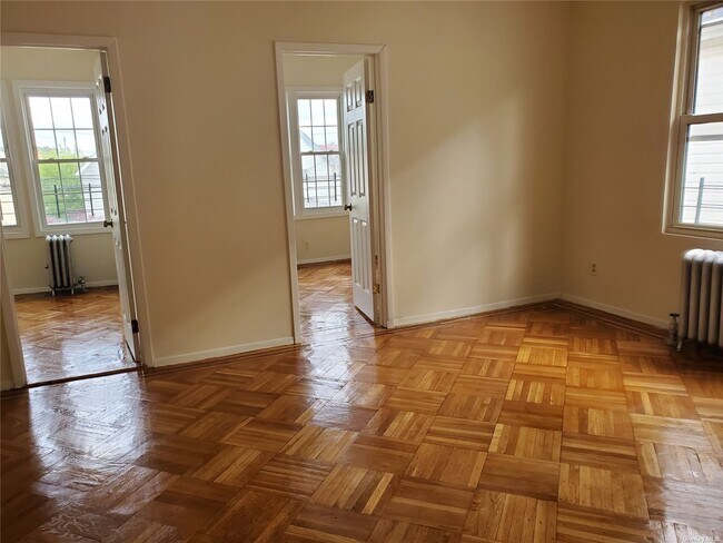 Foto del edificio - 189-29 43rd Rd