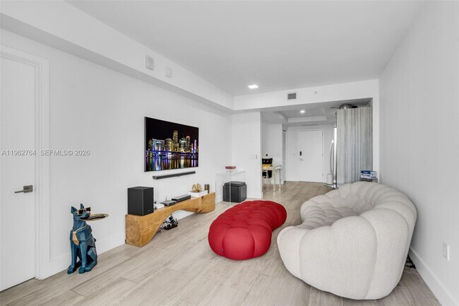 Foto del edificio - 121 NE 34th St