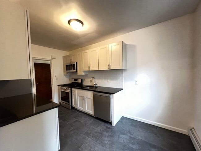 Building Photo - 204 North St