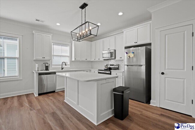 Foto del edificio - 451 Clark Branch Rd