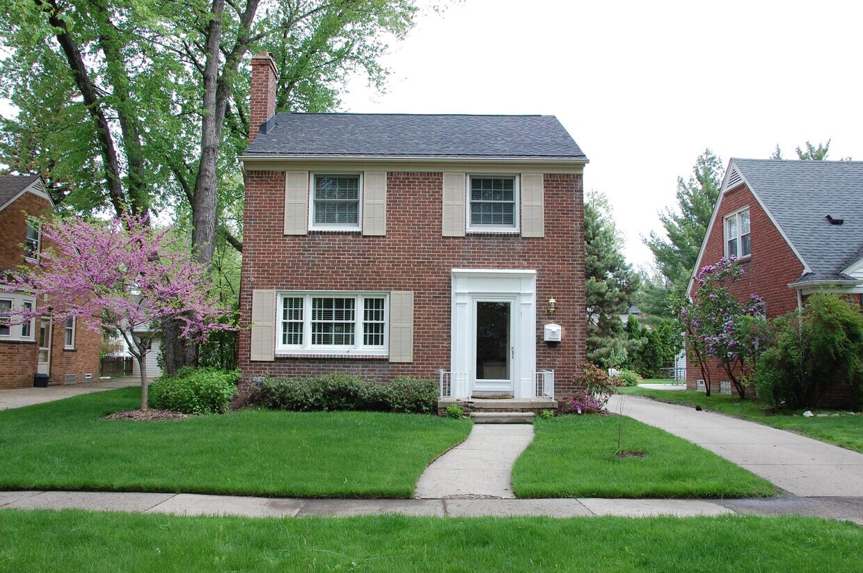 10754 Talbot Ave, Huntington Woods, MI 48070 House Rental in