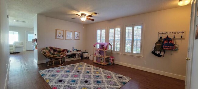 Foto del edificio - 6803 Kingwood Glen Dr