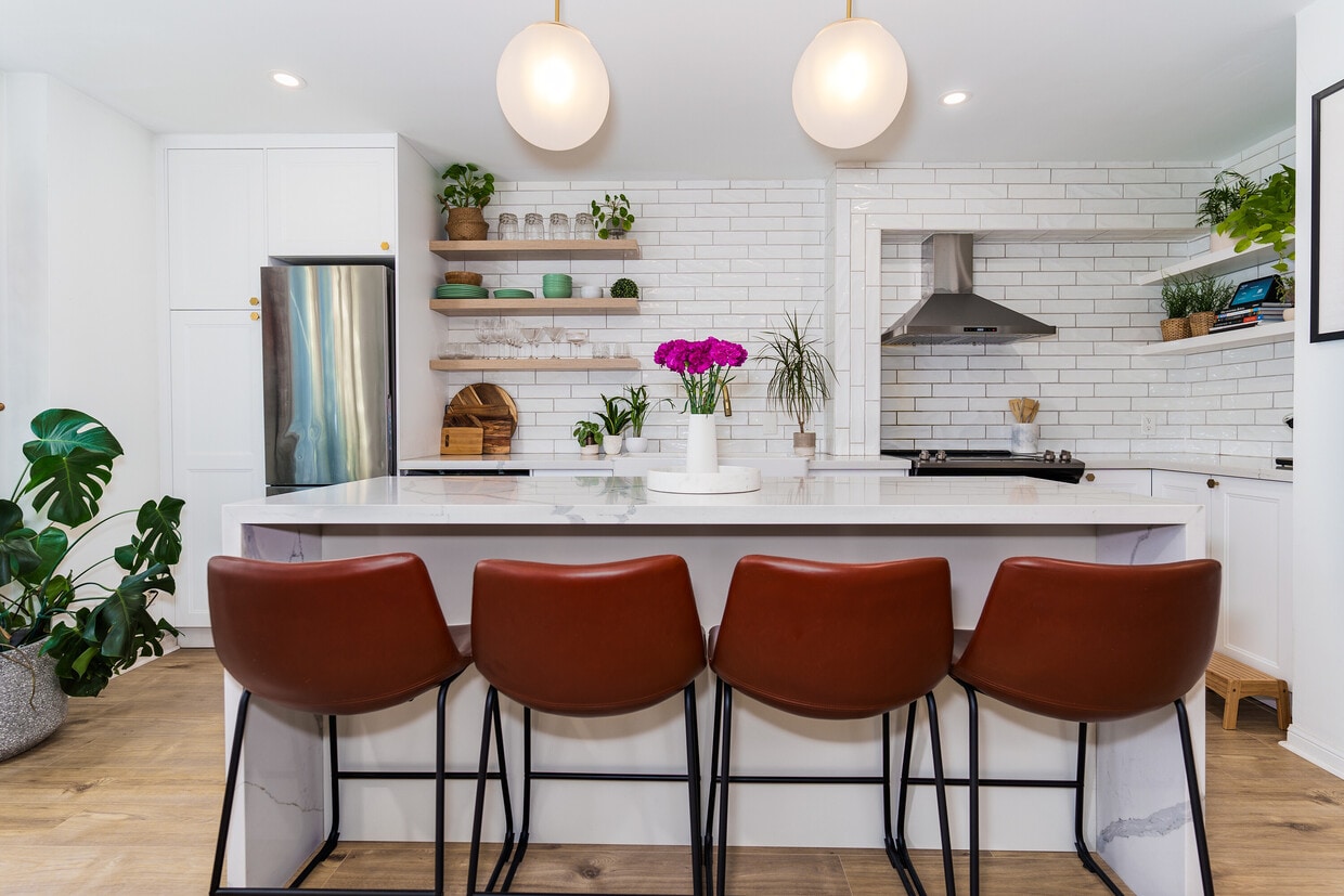 Primary Photo - 100 Strachan Ave