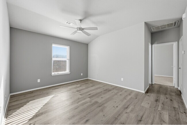 Building Photo - 4528 Sleepy Meadows Dr