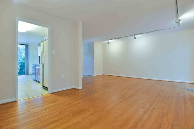 Foto del edificio - 10721 Deborah Dr