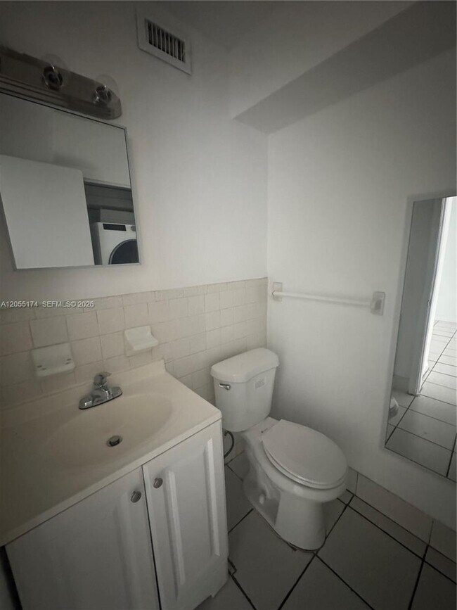 Building Photo - 2606 NW 52nd Ave