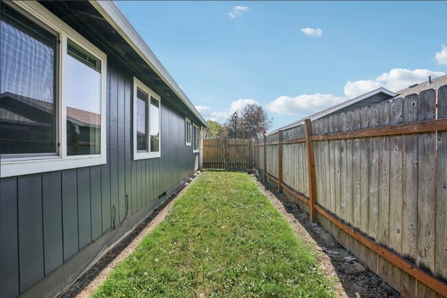 Foto del edificio - Open Concept: 3 Bed, 1.5 Bath Hidden Gem!