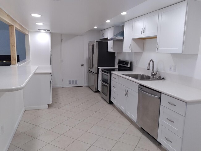 Building Photo - 31265 E Lake Morton Dr SE