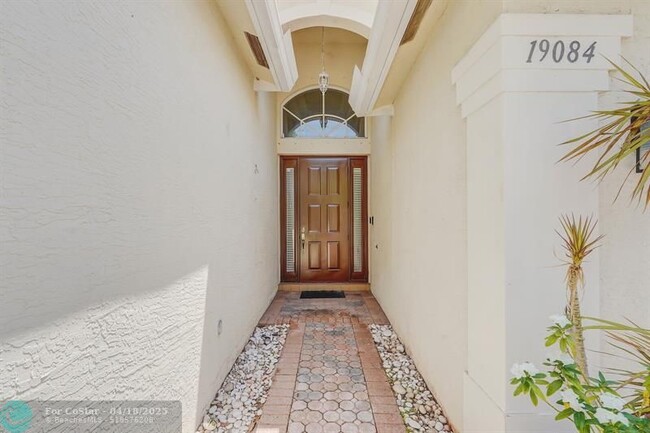 Foto del edificio - 19084 Skyridge Cir