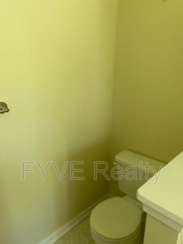 Building Photo - 836 Faraway Ct