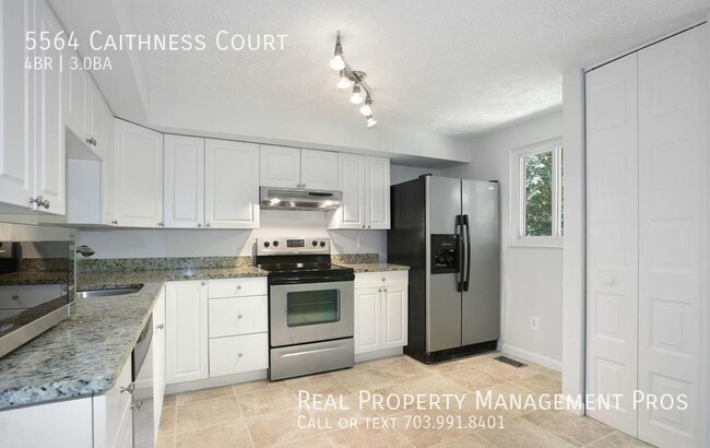 Building Photo - Light & Bright Fairfax Townhouse- Backs to...