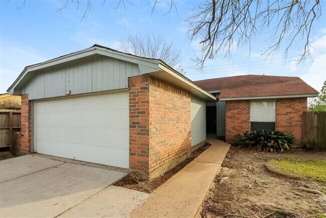 Building Photo - Charming Dream Home