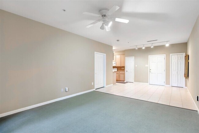 Building Photo - 2803 Kings Crossing Dr