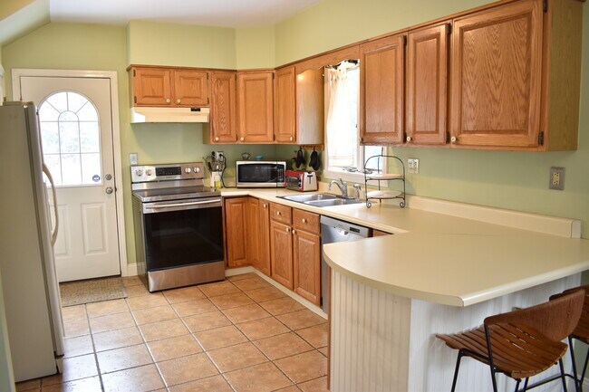 Kitchen - 183 Stevens Ave