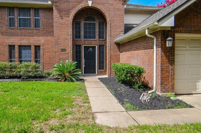 Foto del edificio - 6310 Oakburl Ln