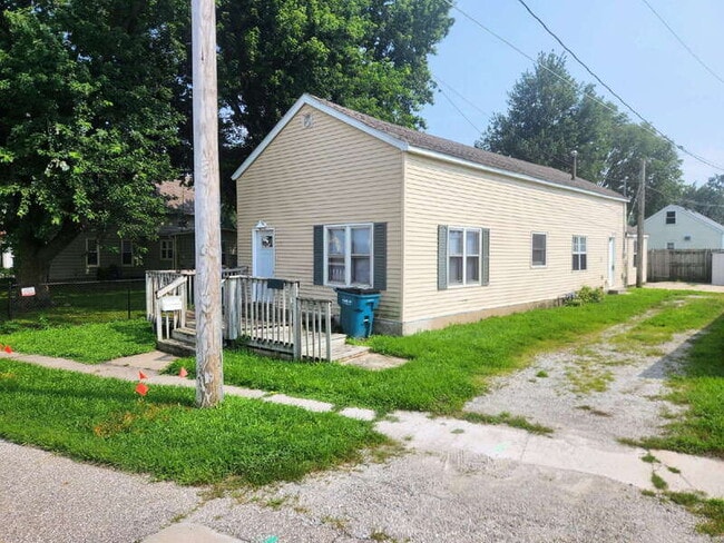Building Photo - 103 Railroad St SE