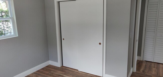 Building Photo - 715 S Swinton ave