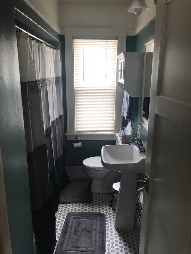 Foto del edificio - 2557 N 68th St