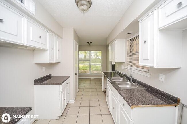 Building Photo - 4197 FOREST VIEW DR, Memphis, TN 38118