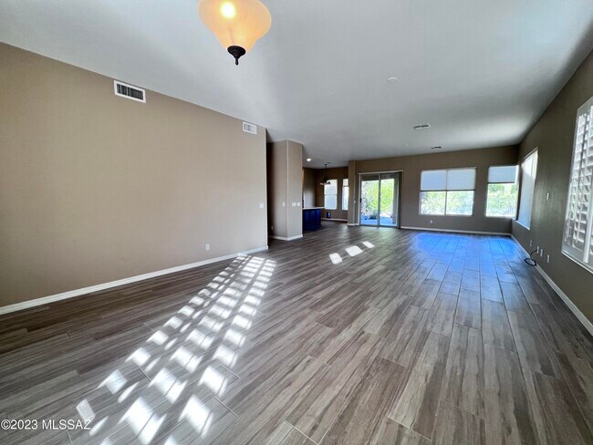 Building Photo - 5176 N Fairway Heights Dr
