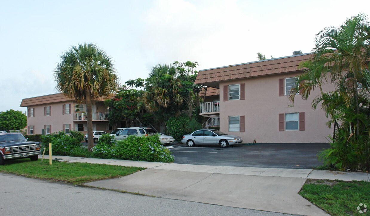 Building Photo - 511 W Kalmia Dr