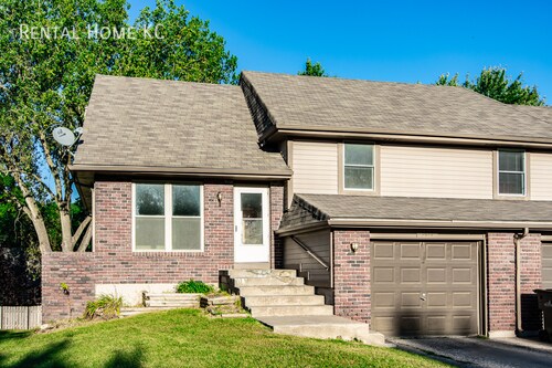 Primary Photo - Stylish multi-level Duplex w/Finished Base...
