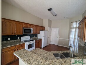 Building Photo - 550 Laurenburg Dr