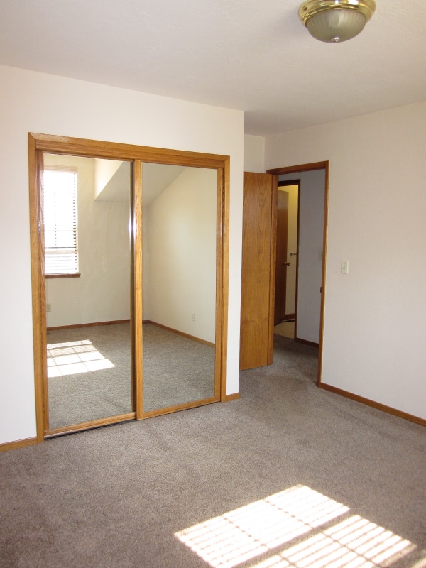 Building Photo - 120 English Dr