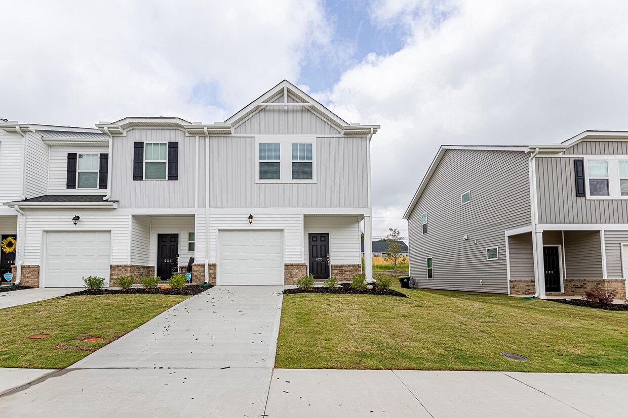 Primary Photo - 3 bedroom 2.5 Bathroom Townhome in the Tow...