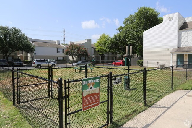 Parque para perros - Broadway Oaks Apartment Homes