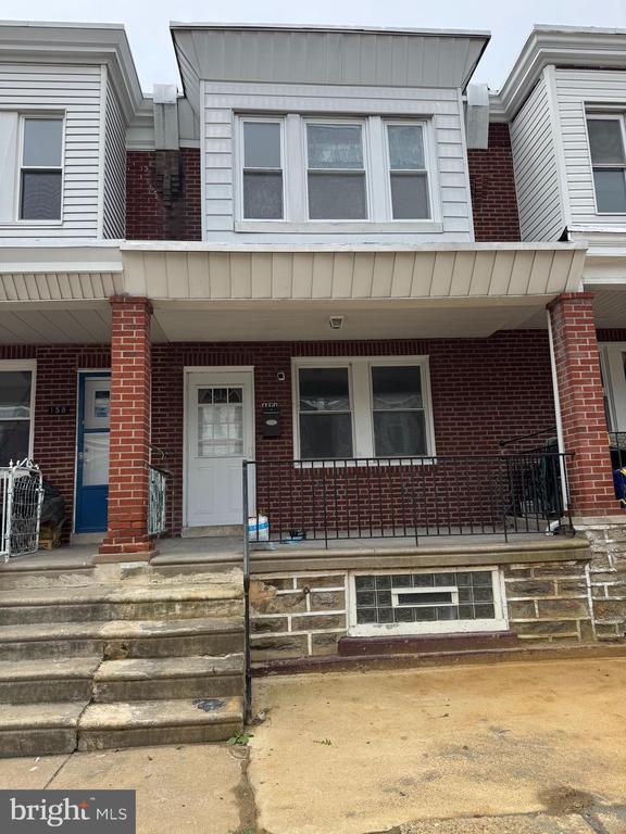 Primary Photo - 160 Roselyn St