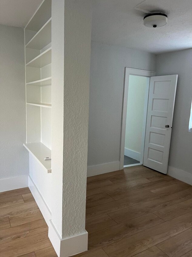 Building Photo - 414 33rd St