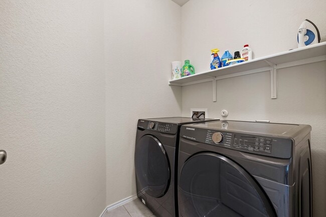 Foto del edificio - 301 Normal School Way