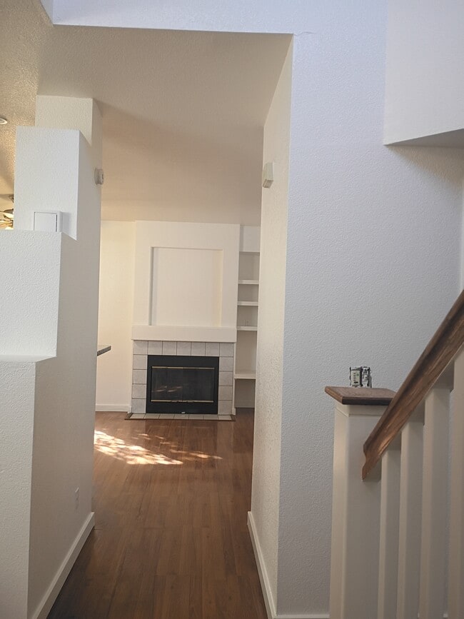 Building Photo - 9582 Sunlight Ln