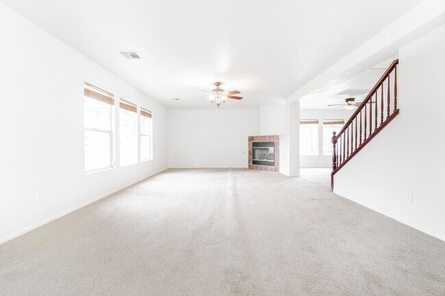 Foto del edificio - Huge 4 bedroom, 2.5 bath house in Summerlin!