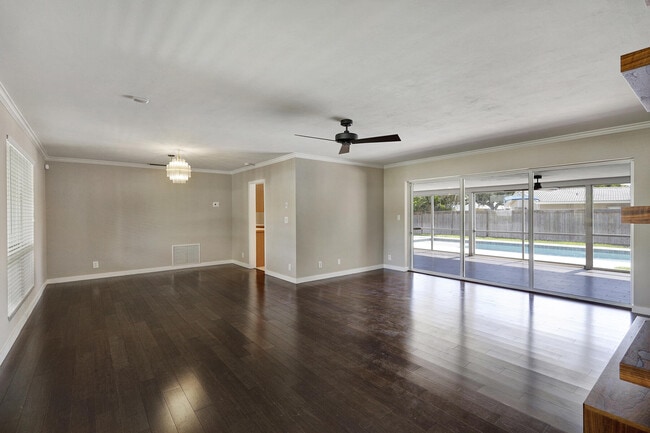Building Photo - 800 SW 12th Ave