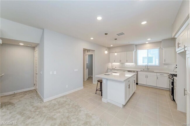 Building Photo - 3 br, 2.5 bath Townhome - 8102 Cooper Ln