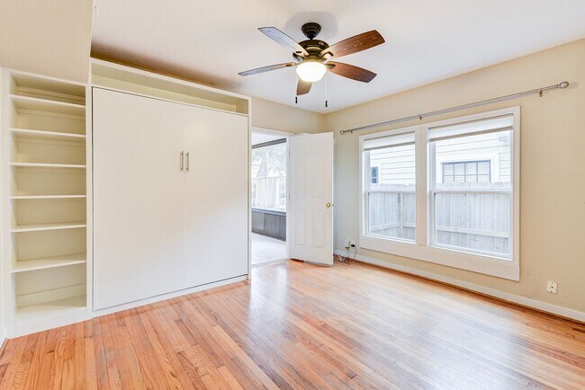 Building Photo - Charming residence nestled near Rice Village