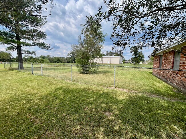 Foto del edificio - St. Amant 3br/2ba house for