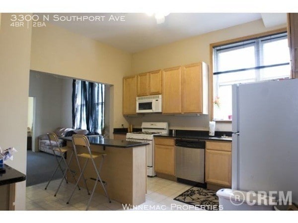 Building Photo - 3300 N Southport Ave