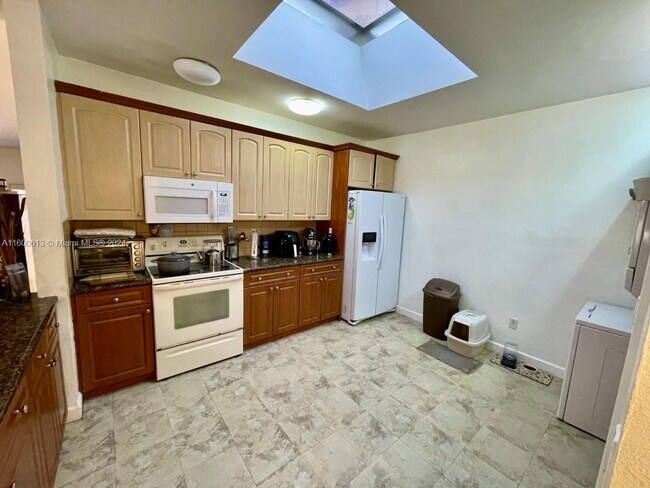 Building Photo - 10629 SW 73rd Terrace, Miami, FL 33173