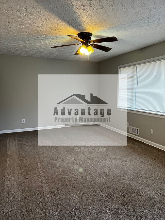 Foto del edificio - 5895 Jonesboro Rd