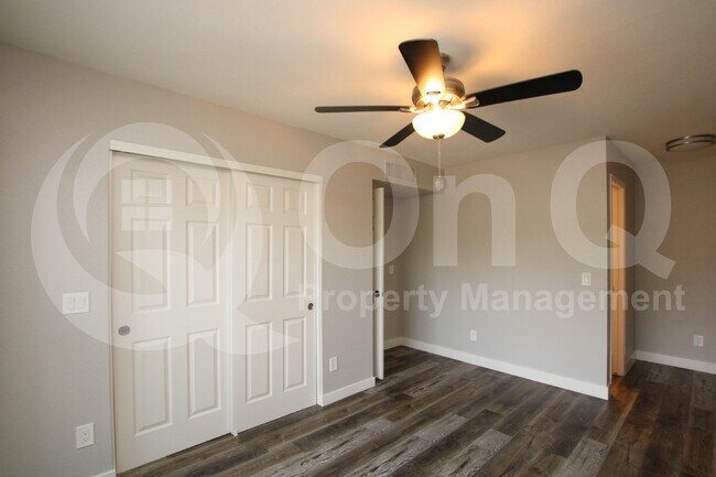 Foto del edificio - 2807 E Paradise Ln