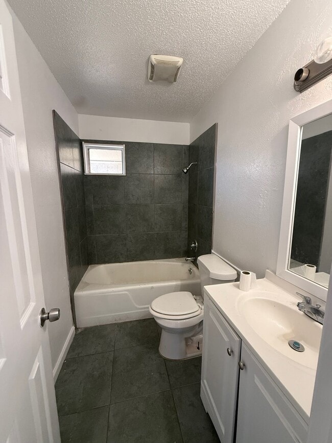 Building Photo - 3008 Lourdes St