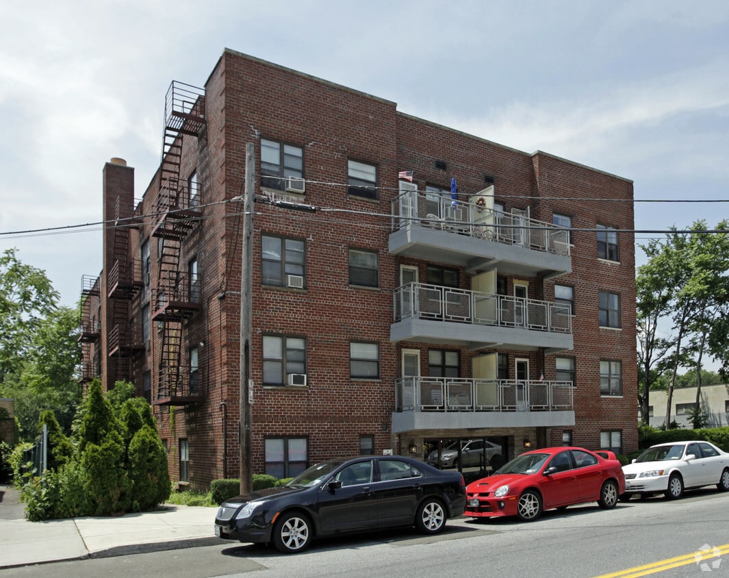 793 McLean Ave - Andria Manor