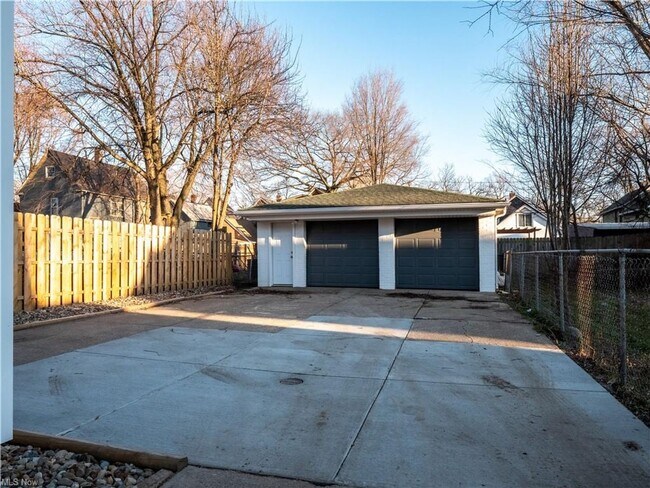 Building Photo - 3109 Hancock Ave