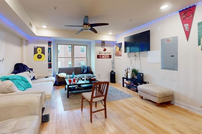 Foto del edificio - 4 br, 4 bath Triplex - 1950 N GRATZ ST Uni...