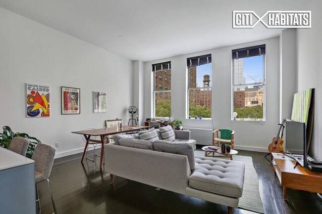 Building Photo - 420 W 25th St