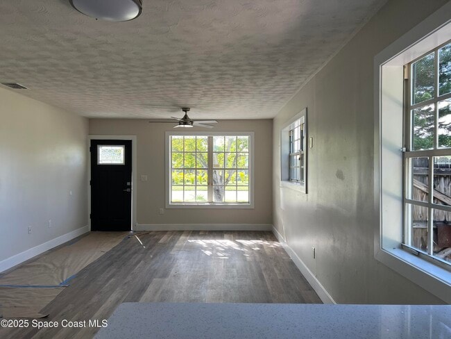 Building Photo - 3109 S Vassar St