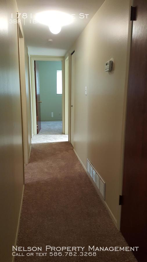 Building Photo - 17812 Ivanhoe St